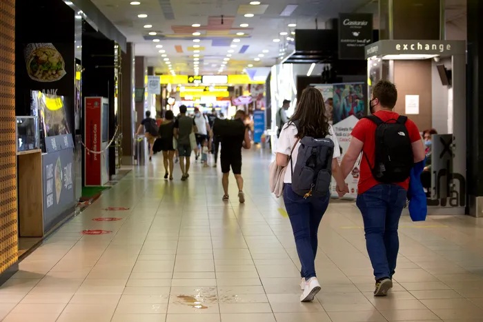 Haos pe mai multe aeroporturi din Europa. Traficul aerian, PARALIZAT din cauza unui atac cibernetic major / Care este situația pe Otopeni