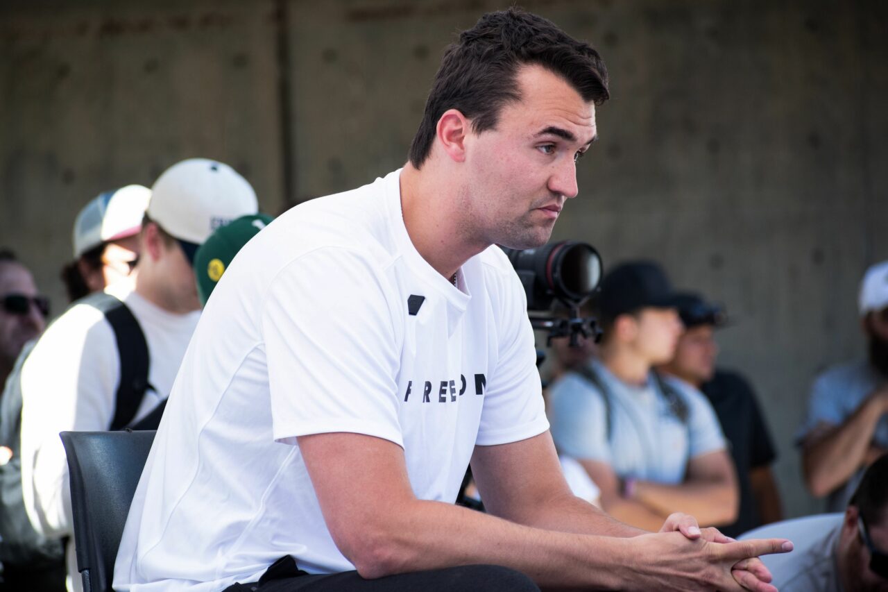 Primele imagini cu presupusul asasin fugar al lui Charlie Kirk, după ce arma crimei a fost găsită