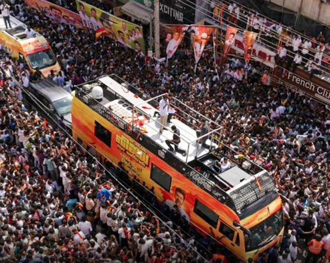 Miting politic sângeros în sudul Indiei. Zeci de bărbați, femei și copii au murit STÂLCIȚI și SUFOCAȚI la parada electorală a unui celebru actor tamil