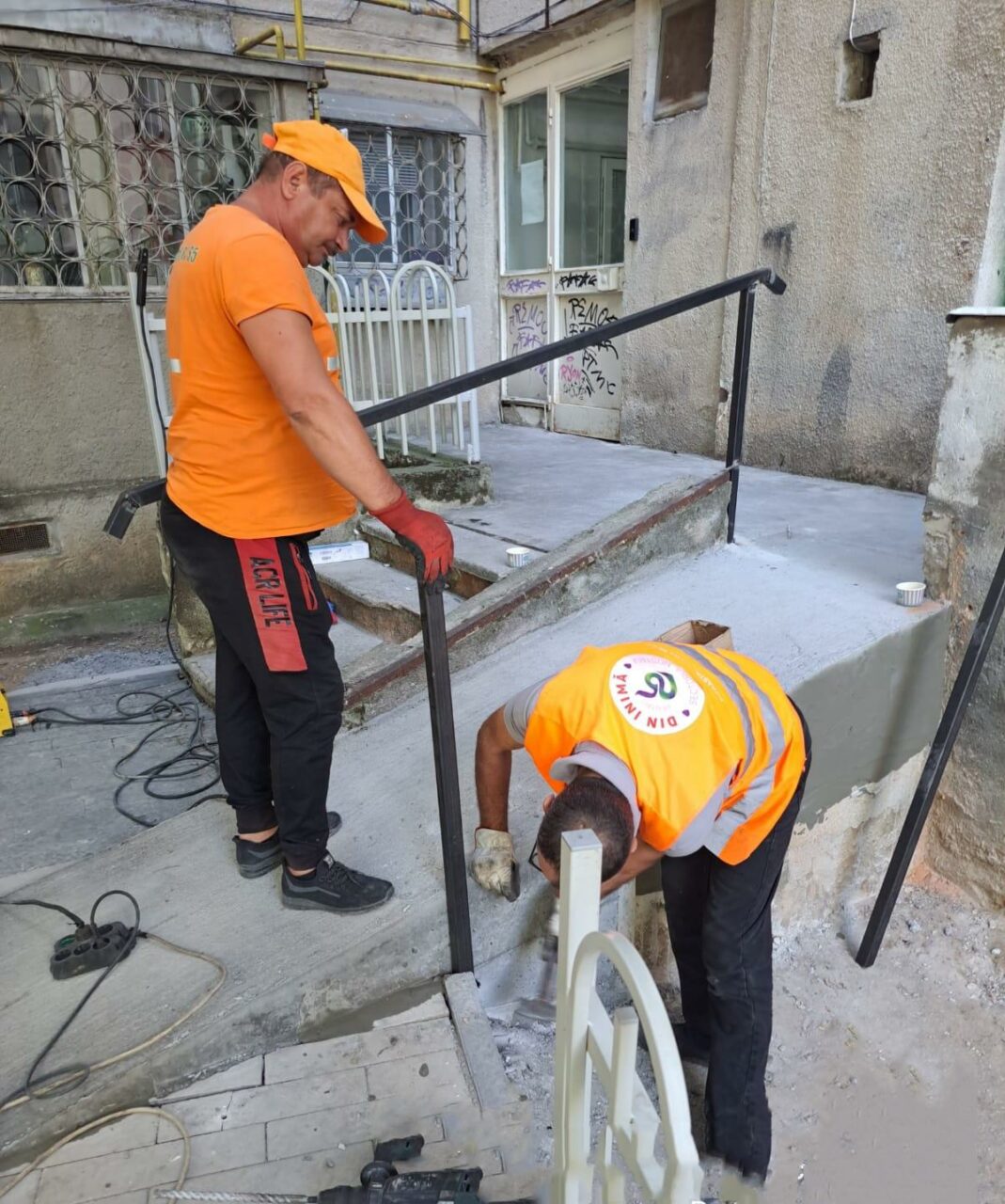 (P) Administrația Sectorului 5 amenajează rampe de acces în blocuri, pentru persoanele cu handicap