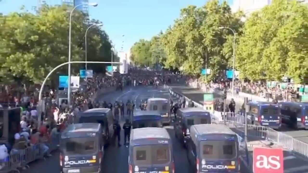 Protestele pro-palestiniene au „MĂCELĂRIT” Turul ciclist al Spaniei. Ultimul tur de la Madrid și ceremonia de premiere au fost anulate