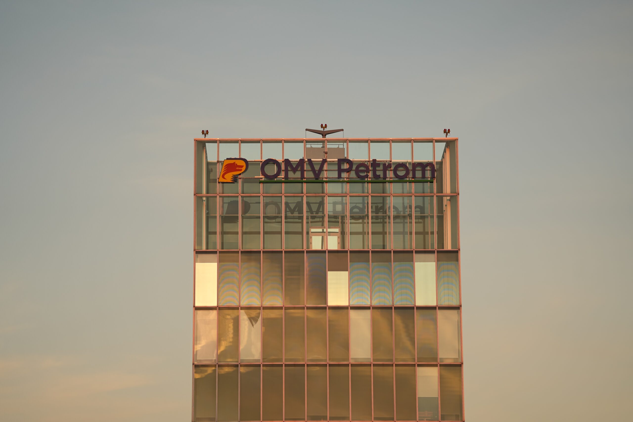 OMV Petrom concediază 1.000 de angajați: reacții și implicații