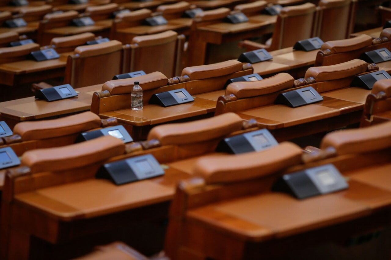 Dezinteres total în Parlament. Moțiunea de cenzură pe sănătate, complet IGNORATĂ de Putere