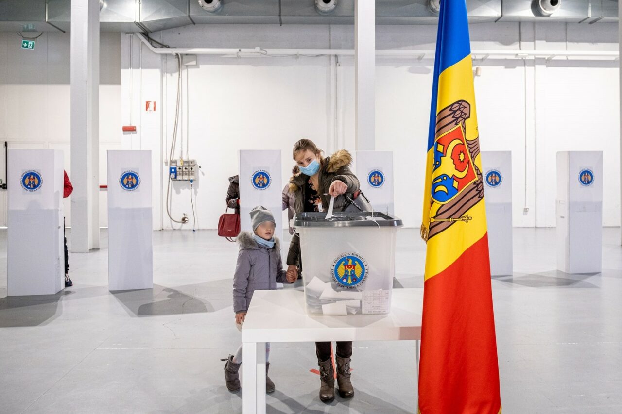 Alegeri în Moldova. Diaspora, prezență RECORD la urne după numărarea a 291 dintre cele 301 secții de votare / Ce partide ocupă primele 3 poziții ale „clasamentului electoral”