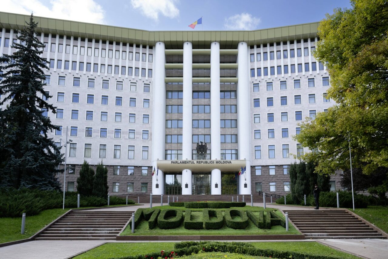 Cronica unor alegeri anunțate. INSTABILITATE politică în Moldova? „Orice alianță post-electorală riscă să fie fragilă, predispusă la prăbușire”