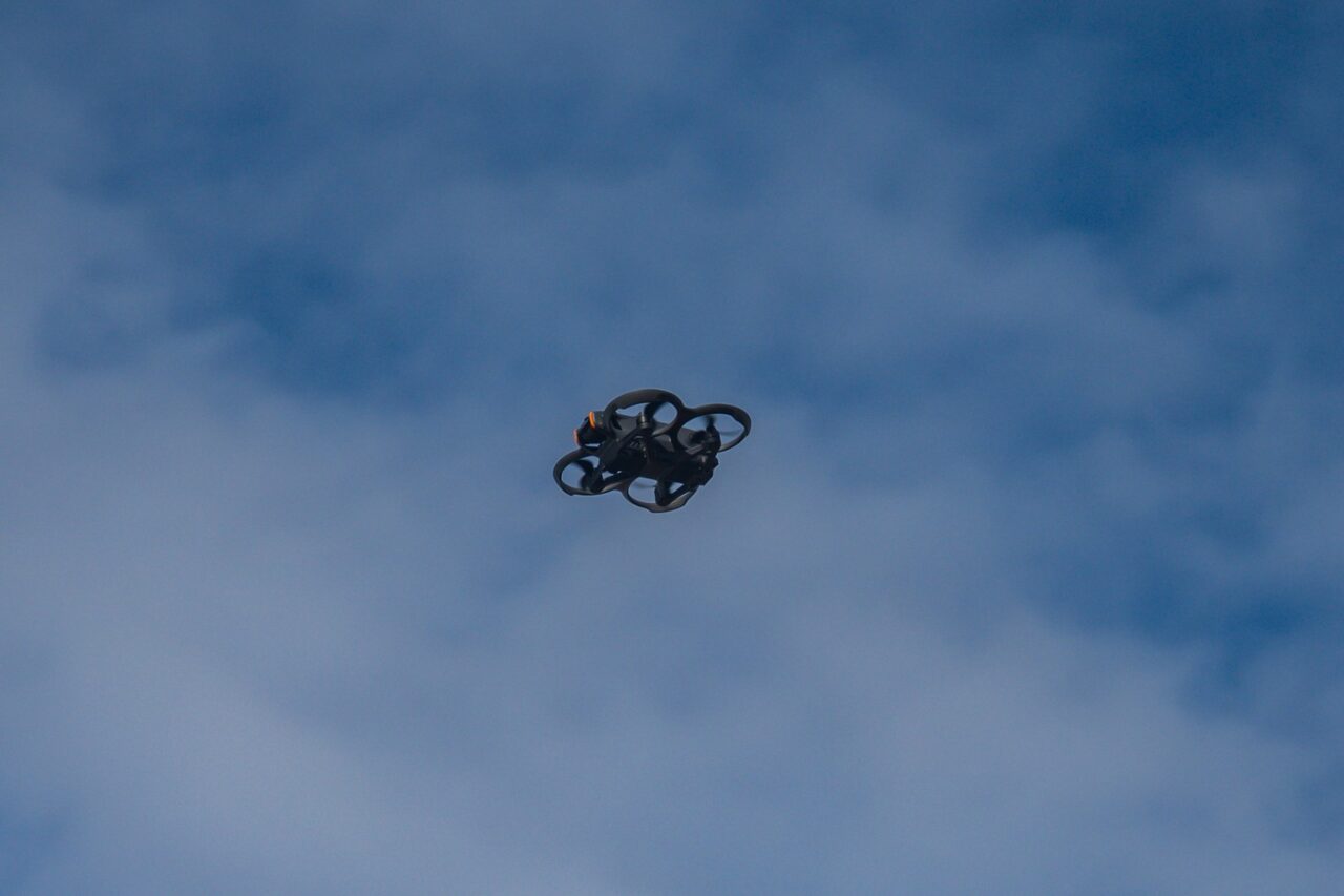 Tânărul care a ridicat o dronă deasupra clădirilor guvernamentale din Varșovia va fi EXPULZAT. Cât timp nu va avea voie să intre în spațiul Schengen