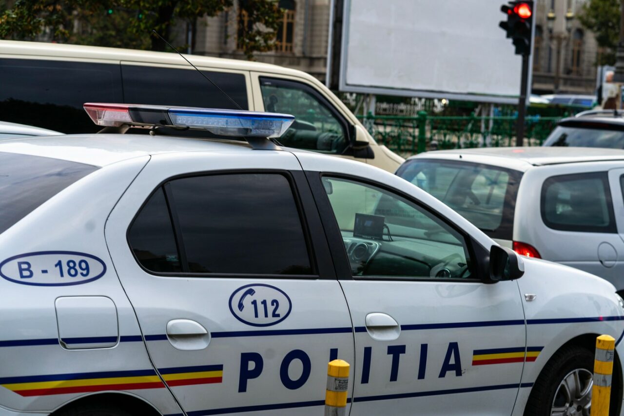 Sinucidere sinistră în arestul Poliției Galați. Un tânăr, care a atacat un livrator, s-a spânzurat cu hanoracul