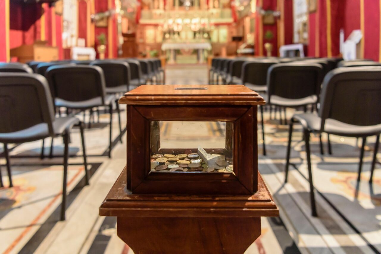 IREAL. Doi români care au încercat să fure din cutia MILEI au fost fugăriți de poliția austriacă cu elicopterul, drone și câini de poliție