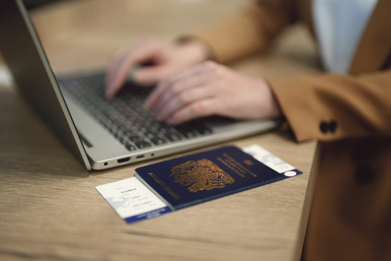 Marea Britanie: Autoritățile vor ca documentele digitale de identitate să fie OBLIGATORII pentru toți angajații, cel mai târziu din 2029