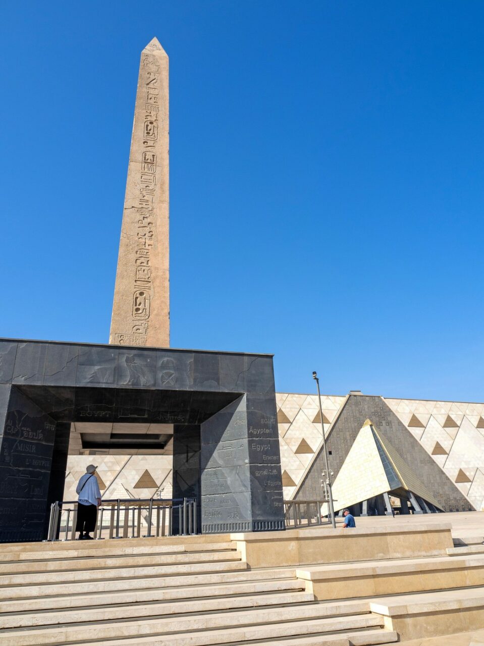 Muzeul de 1 miliard de dolari al Egiptului își deschide porțile. Masca de aur a lui Tutankhamon și peste 100.000 de alte exponate, în cel mai scump și cel mai mare muzeu de arheologie din lume