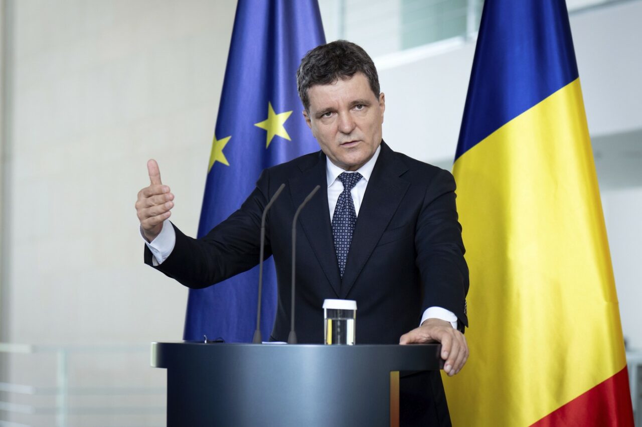 Alegeri în Republica Moldova. Nicușor Dan: „E o chestiune foarte serioasă, o zi DECISIVĂ” / „Este foarte important ca oamenii să iasă la vot”