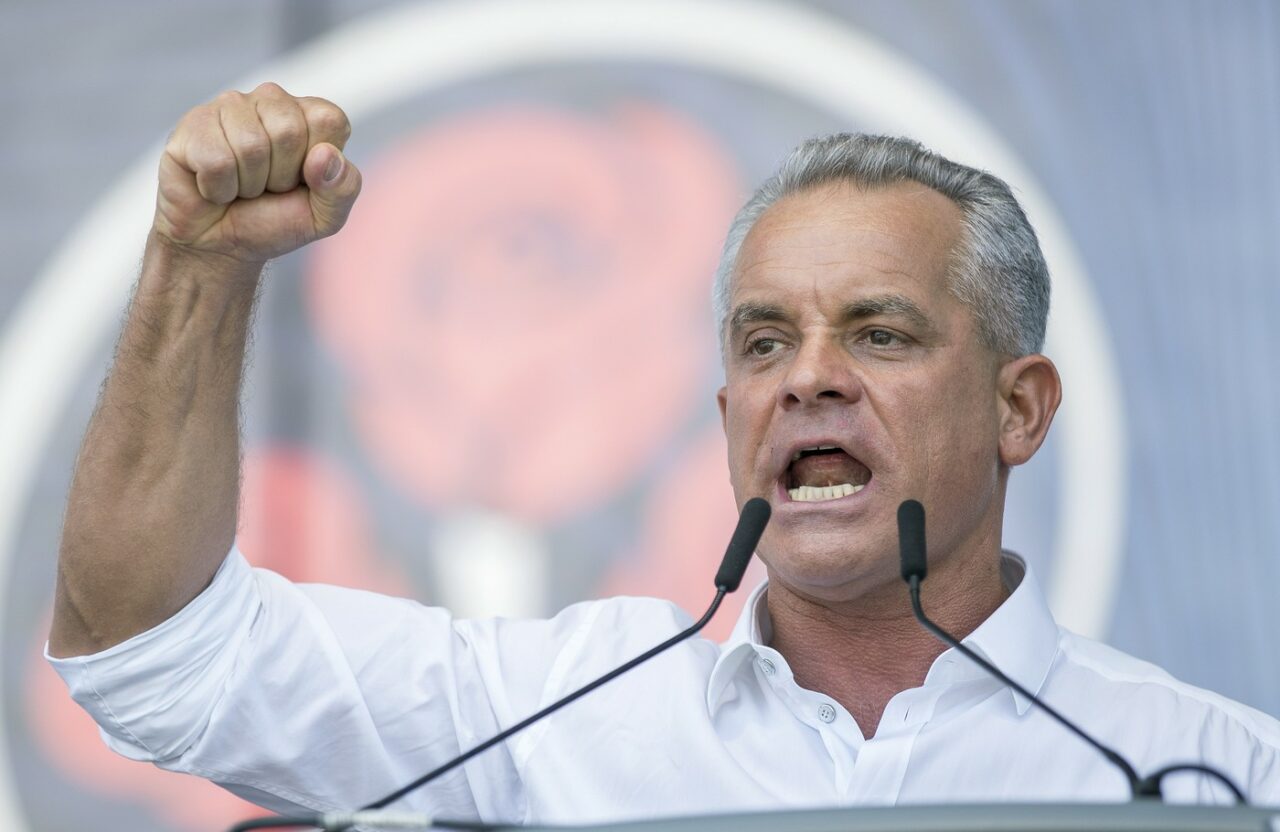 Schema prin care oligarhul Plahotniuc ar vrea să preia puterea în Republica Moldova