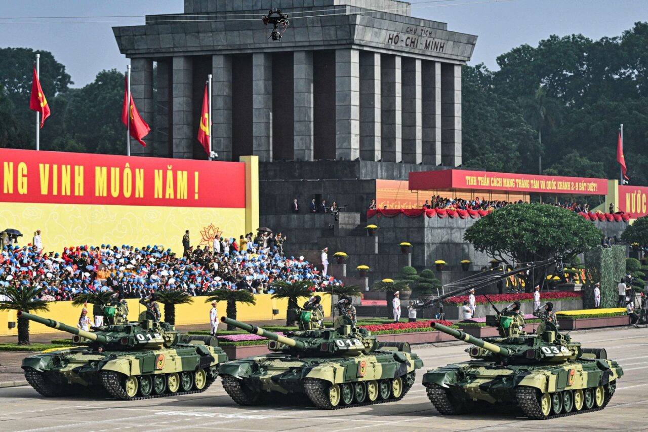 The Associated Press: Rusia și Vietnamul folosesc profituri din ENERGIE pentru a evita sancțiunile SUA /Moscova și Hanoi mențin contractele militare