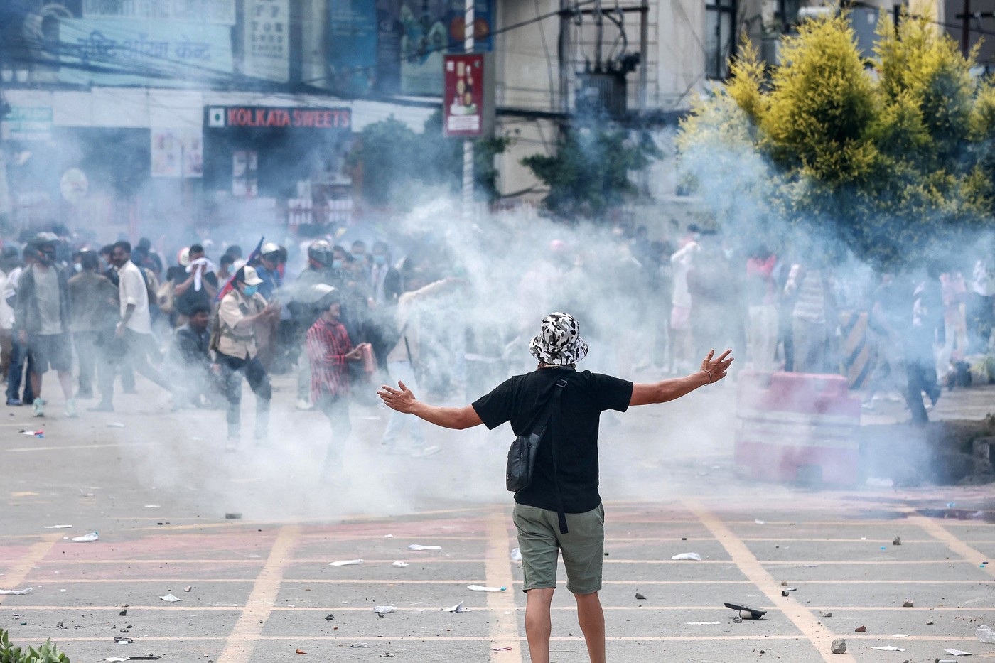 Proteste violente în Kathmandu după interzicerea rețelelor sociale