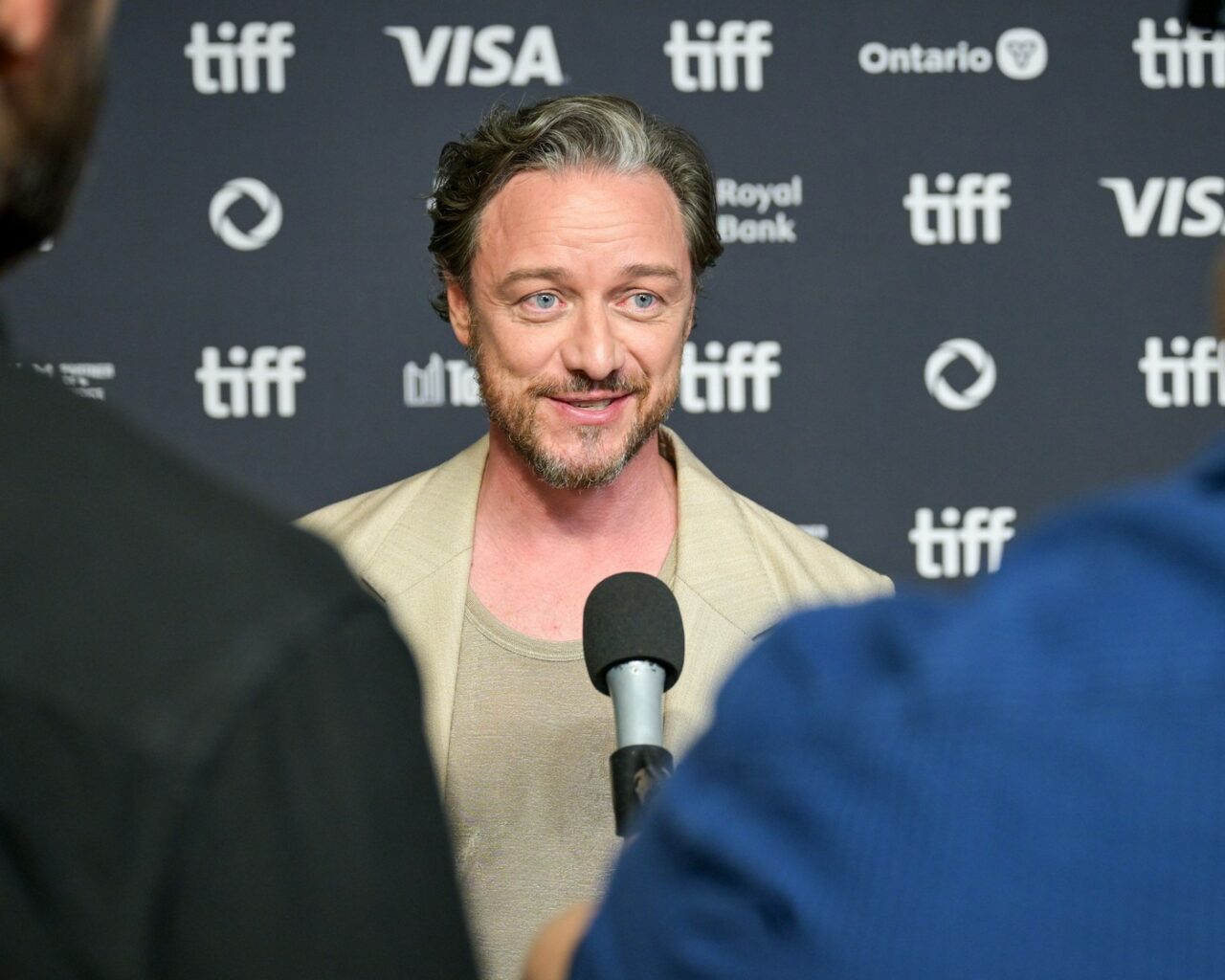 Ce a pățit James McAvoy în timp ce bea o bere într-un bar din Toronto. PUMNUL a venit fulgerător: Cum a reacționat actorul scoțian
