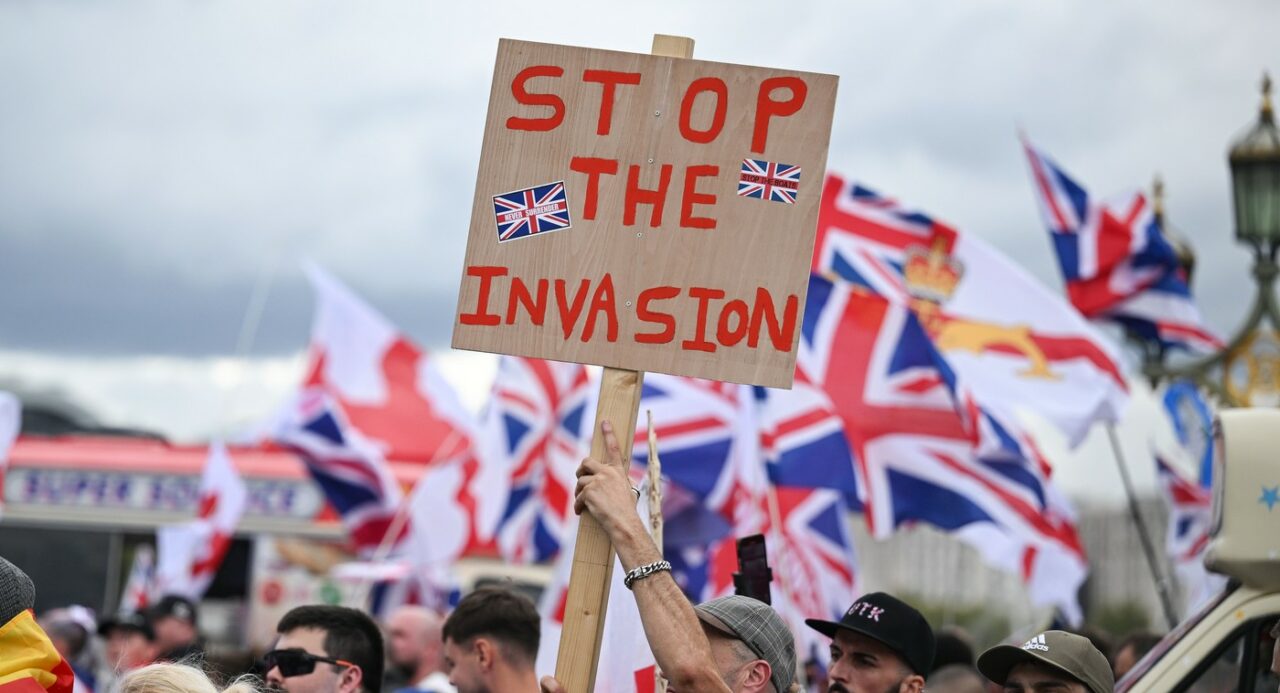 Paradoxul imigrației: Alegătorii de dreapta din Marea Britanie sunt mai anti-imigranți decât susținătorii lui Trump, arată un sondaj