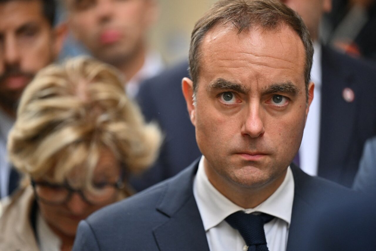 Noul premier al FRANȚEI adoptă o politică reformatoare/ Sébastien Lecornu elimină beneficiile „pe viață” acordate foștilor miniștri