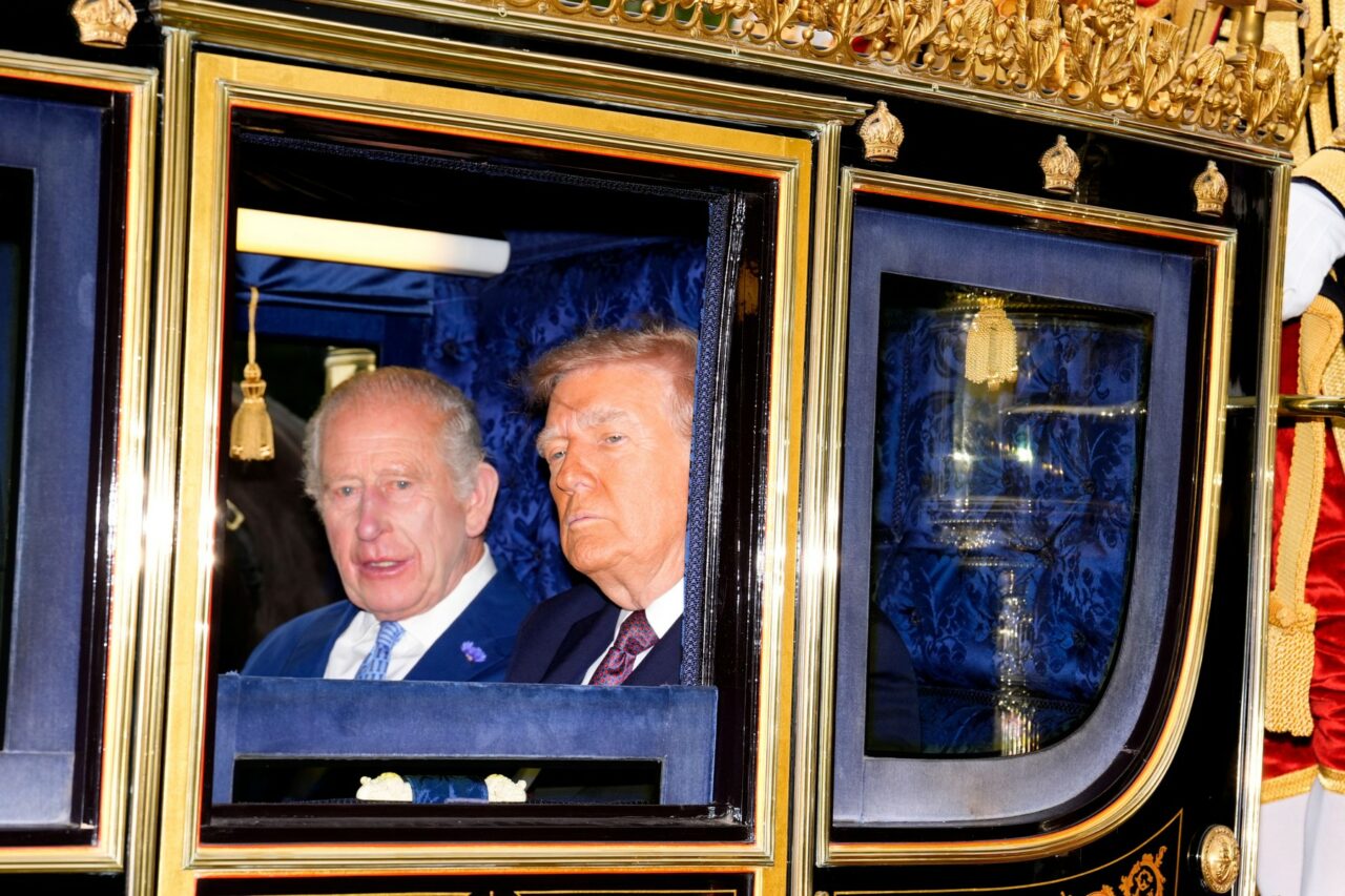 VIDEO | Protocol regal pentru TRUMP /Președintele SUA, plimbat de regele Charles în caleașca aurită