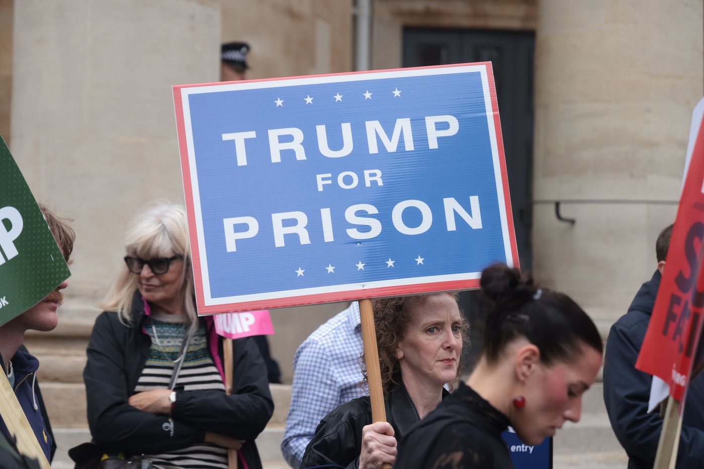 Proteste masive la Londra împotriva vizitei lui Trump