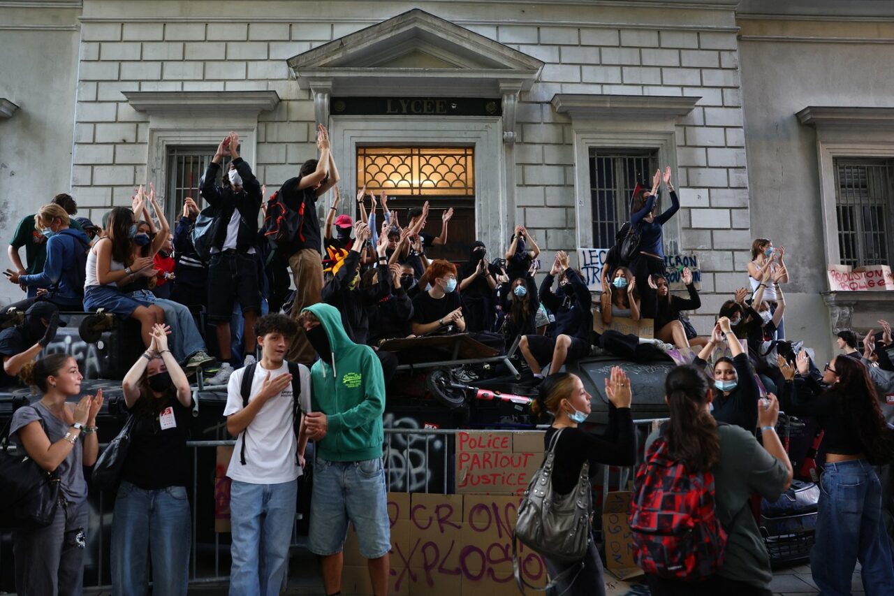 ZIUA “BLOCAM TOT” A VENIT. Peste 250 de acțiuni de protest sunt așteptate în întreaga Franța