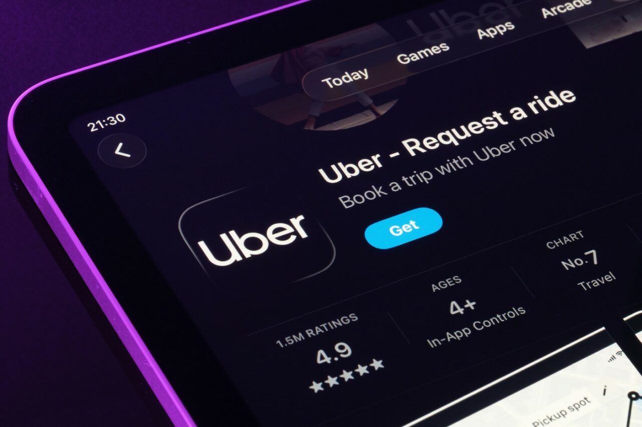 Se intensifică concurența. Uber revine pe piața livrărilor de mâncare din România