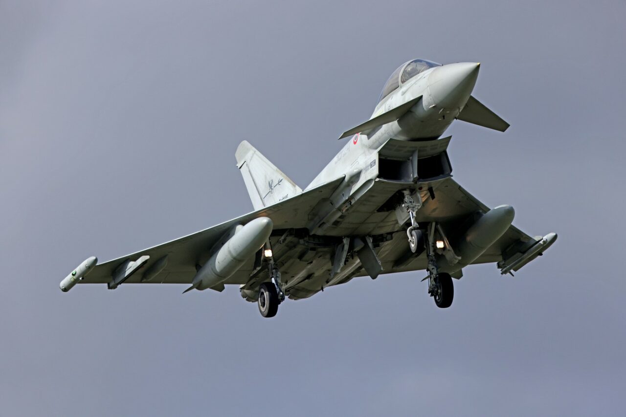 Atac rusesc la granița României. MApN a ridicat două avioane de luptă după ce ținte aeriene au fost detectate în apropiere de Tulcea, lângă Sulina