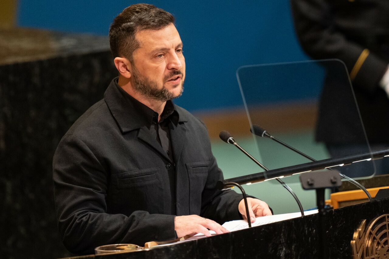 Zelenski cere sprijinul aliaților la ONU. Liderul de la Kiev a purtat discuții cu Macron și Rutte despre provocările Rusiei în spațiul aerian european