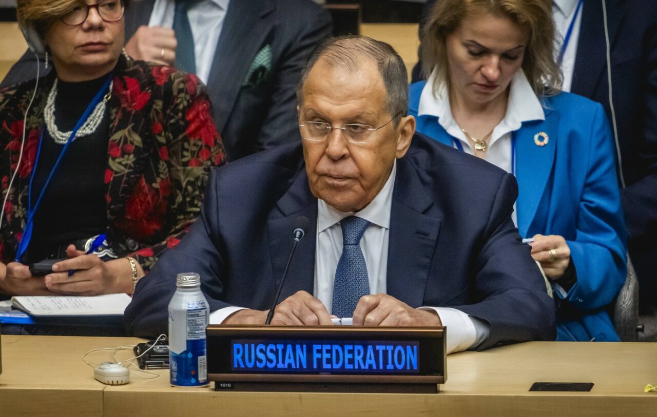 Ministrul rus de Externe: NATO și Uniunea Europeană folosesc UCRAINA pentru a purta „un război adevărat” împotriva Rusiei