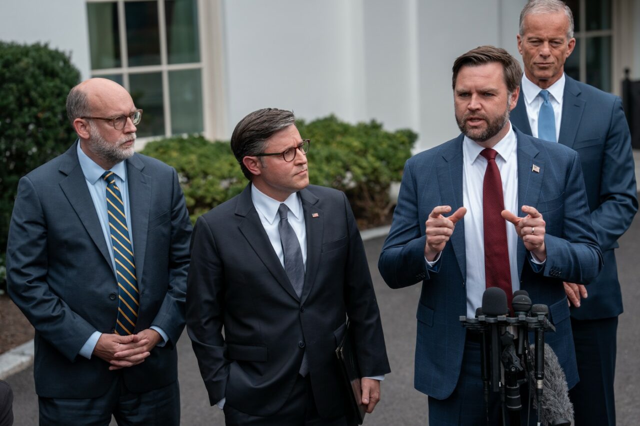 SUA s-ar putea confrunta cu un BLOCAJ INSTITUȚIONAL/ Administrația Trump negociază cu democrații pentru a depăși impasul bugetar 