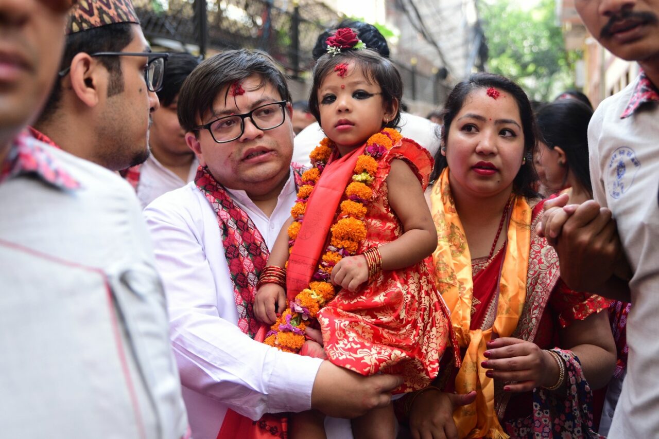 „Zeitatea” la care se închină nepalezii este o fetiță de doar doi ani. Ce condiții trebuie să îndeplinească cele mici pentru a deveni „KUMARI”