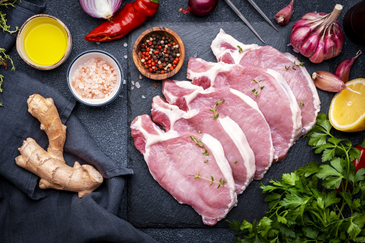 Carnea de porc, în topul preferințelor românilor. Se consumă peste 38 de kilograme de carne de porc pe an, pe cap de locuitor