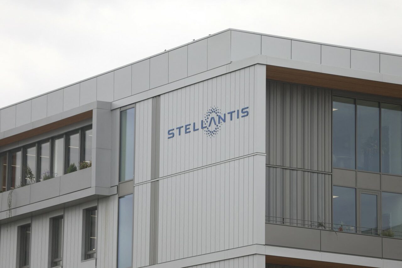 Stellantis oprește temporar producția în Franța. Gigantul auto se confruntă cu PROBLEME pe fondul cererii slabe venite din piața europeană