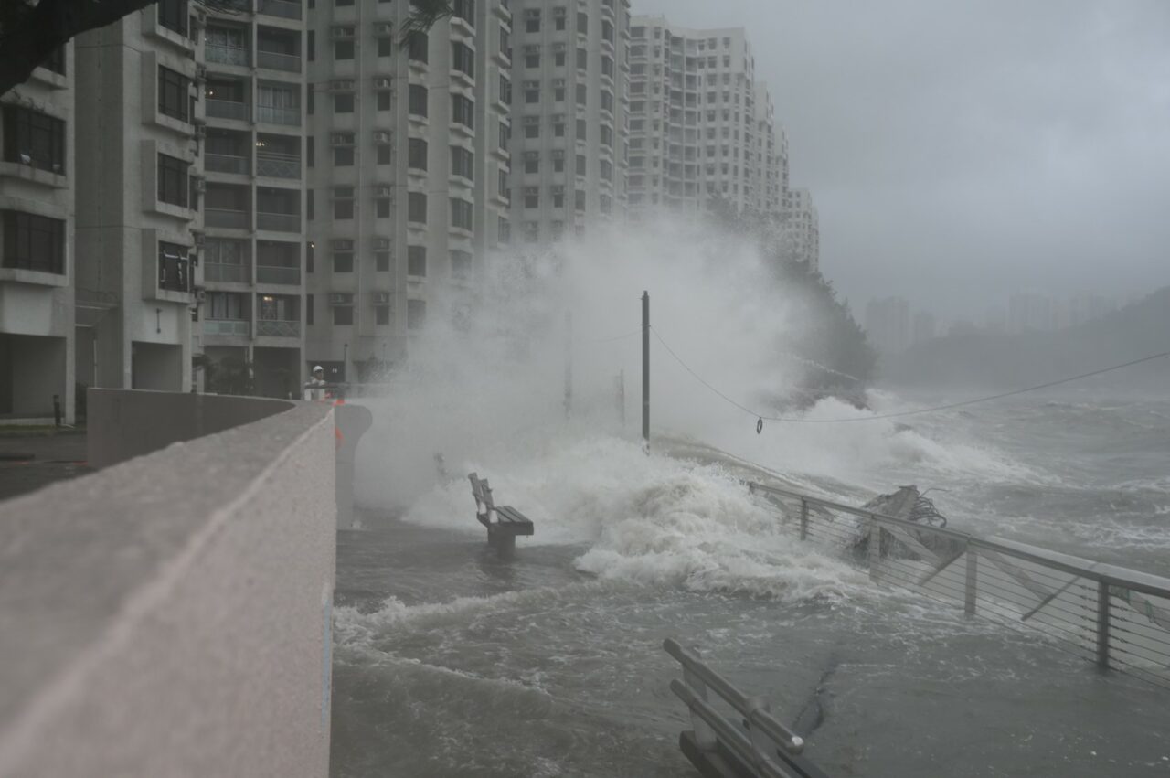 Super-taifunul RAGASA lovește sudul Chinei. Taiwanul își numără morții