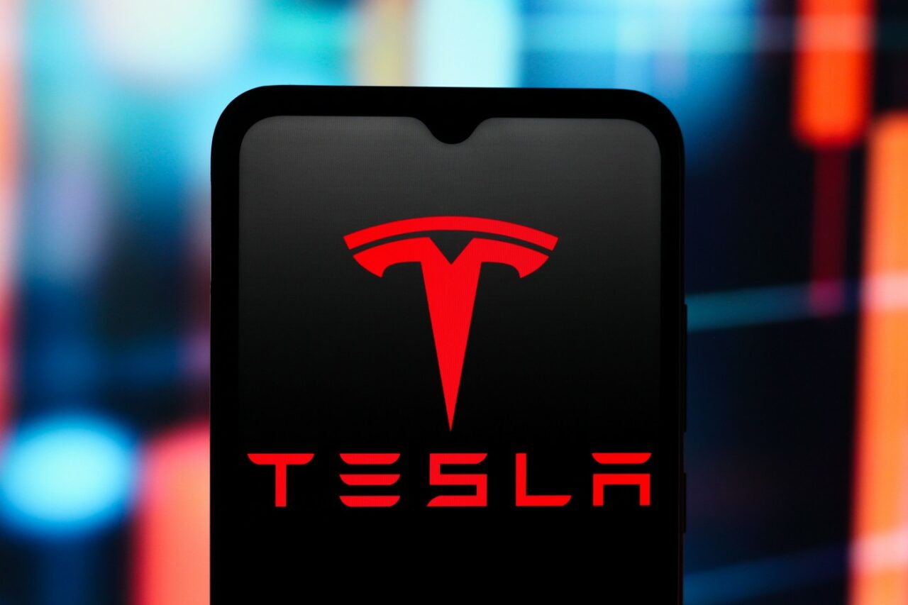 Adevărul despre telefoanele TESLA. Când se vor lansa, ce funcții au și cât costă. Un rival nou pentru Apple se anunță la orizont