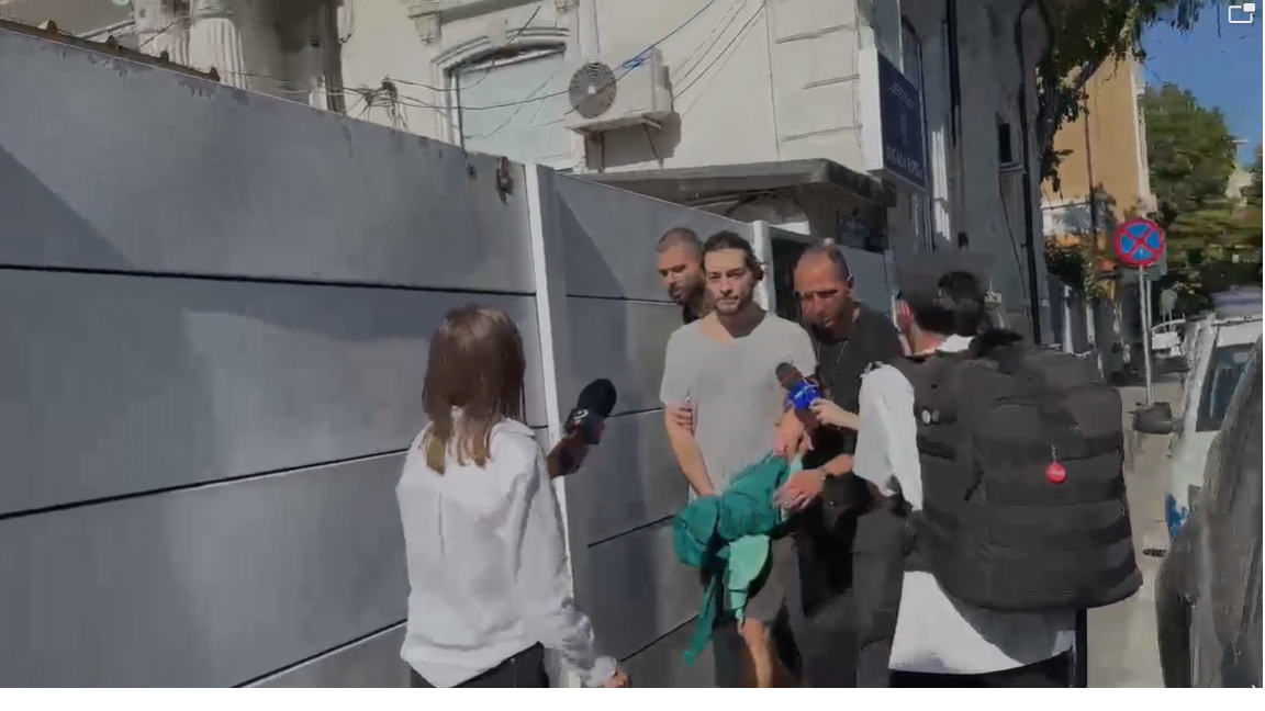 IMAGINI EXCLUSIVE. Fiul lui Ilie Dumitrescu, scos în cătușe. A fost prins la 48 de ore după fuga de la locul accidentului