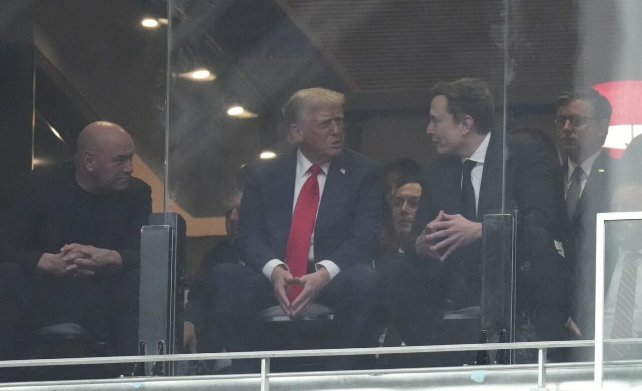 Trump și Musk, din nou împreună, la funeraliile lui Charlie Kirk