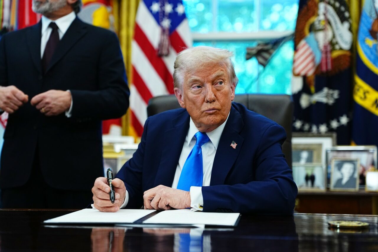 Administrația Trump impune o TAXĂ de 100.000 de dolari pentru vizele acordate lucrătorilor calificați