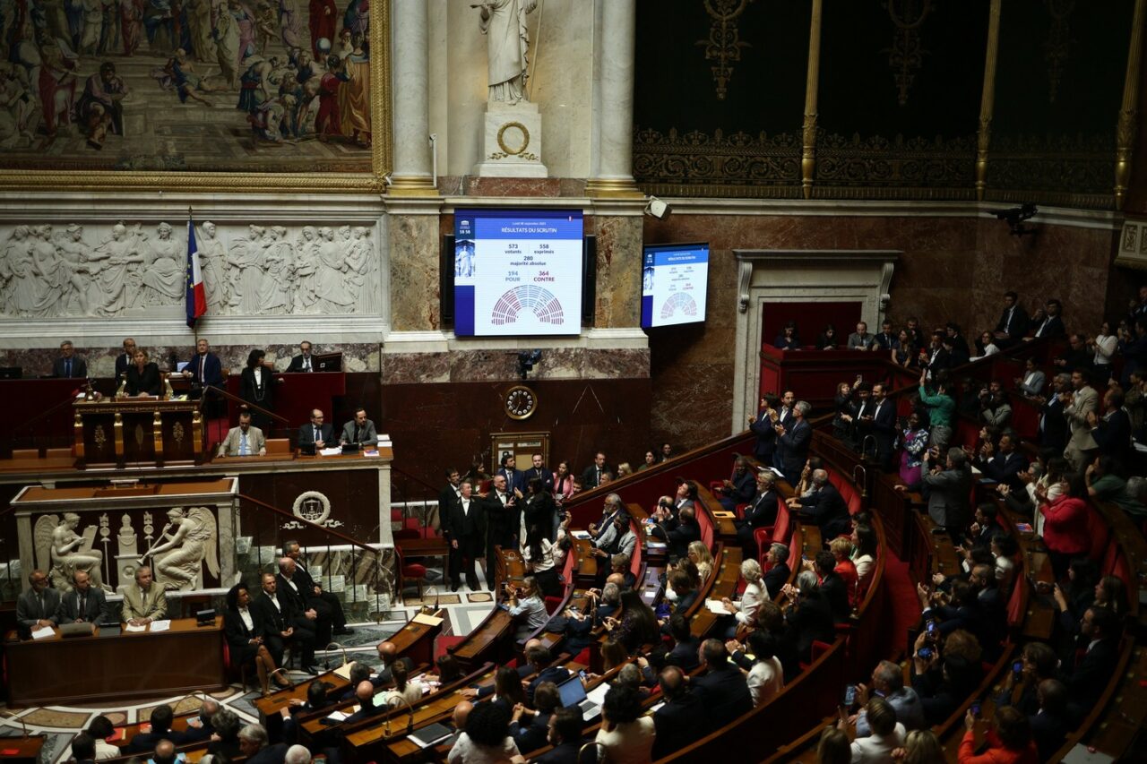 Guvernul Bayrou nu obține votul de încredere în Parlament. HAOSUL politic se așterne peste Franța