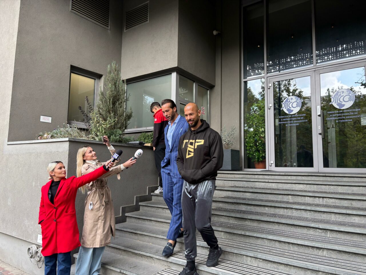 Frații Tate s-au prezentat la DIICOT: Ce spune Tristan despre acuzațiile care i s-au adus: „Cine crede în ele are un nivel de inteligență redus”