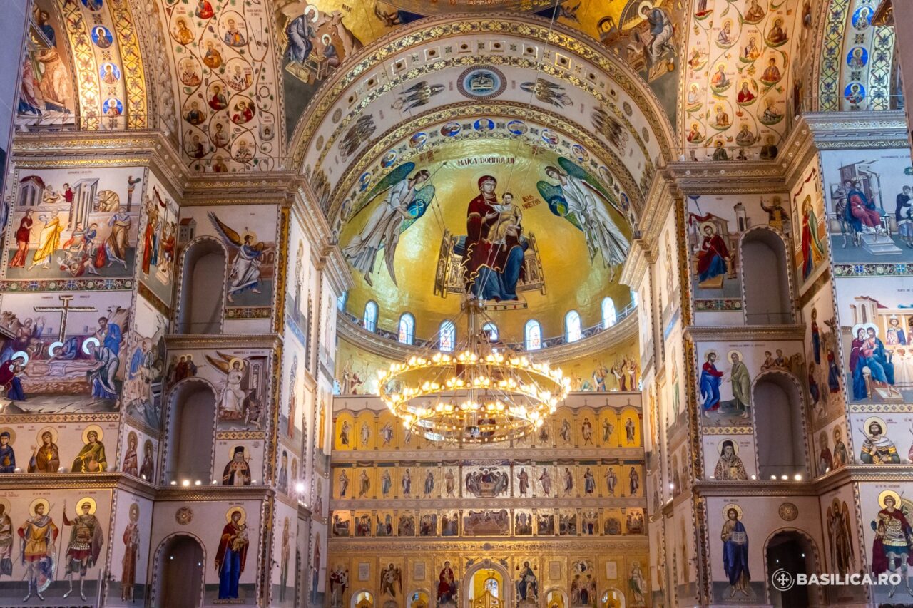 Ultimele pregătiri pentru sfințirea CATEDRALEI MÂNTUIRII NEAMULUI. Au fost așezate scaunele în interiorul impunătorului edificiu