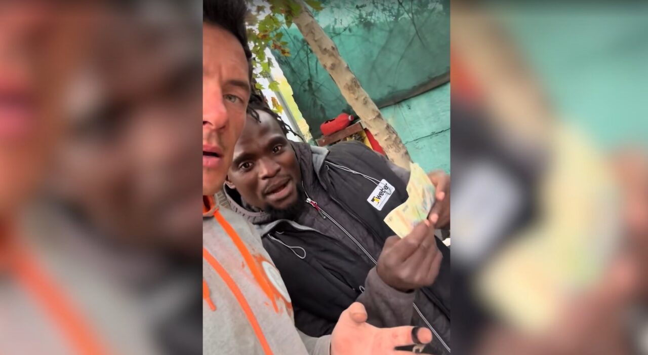 Câți bani câștigă într-o oră un livrator kenyan. „Îmi fac casă din lemn în cel mult un an”