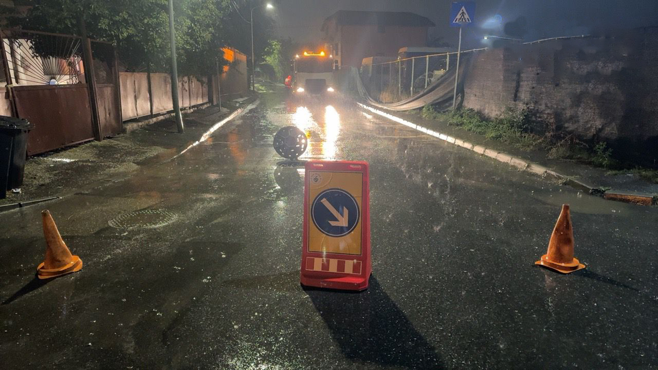 Ploi torențiale în București / INFRASTRUCTURĂ Sector 5: Verificăm constant șantierele din zonele unde avem lucrări în desfășurare (P)