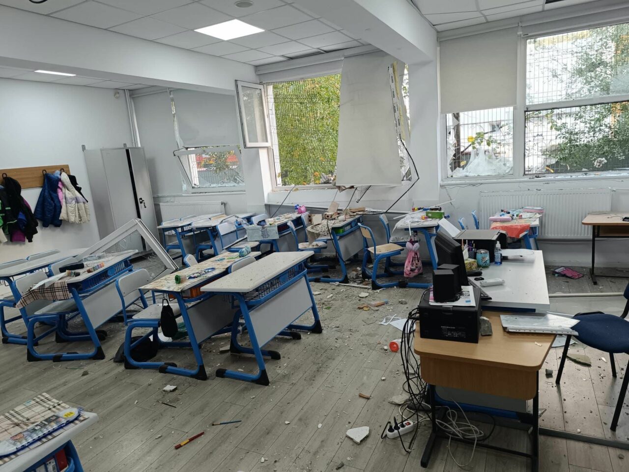 Când vor putea reveni în clase elevii de la Liceul „Dimitrie Bolintineanu”. Clădirea a fost afectată serios de EXPLOZIA blocului din Rahova