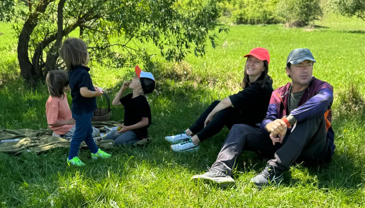 Suma este uriașă! Cât plătesc lunar Radu Vâlcan și Adela Popescu pentru școala privată a celor 3 copii