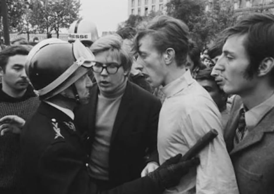 Cum a furat „disidentul” Ion Iliescu Crăciunul din 1968. Lavinia Betea: „S-a comportat exemplar în linia partidului”