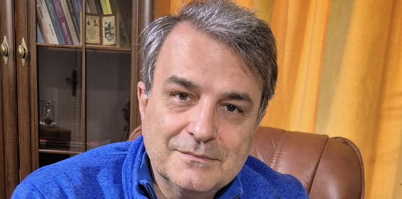 Lucian Mândruță, între bula progresistă și exprimări RASISTE. Ce a postat jurnalistul despre ciclonul Barbara: „Prima ipoteză e că s-a furat”