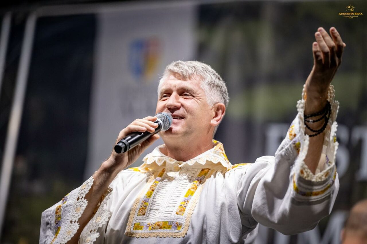 Cristian Pomohaci a CUMPĂRAT lucrarea „Pe prispa casei”, de Traian Bilțiu Dăncuș. Ce sumă a scos fostul preot din buzunar ca să câștige licitația