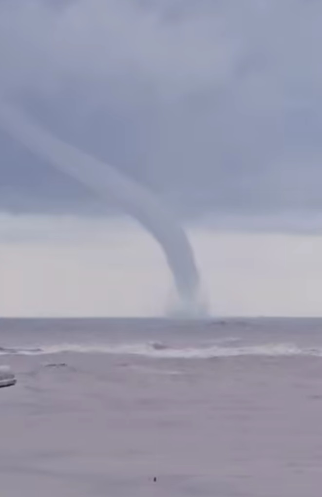 Fenomen spectaculos la Marea Neagră, asemenea unei TORNADE. Unde a fost zărită