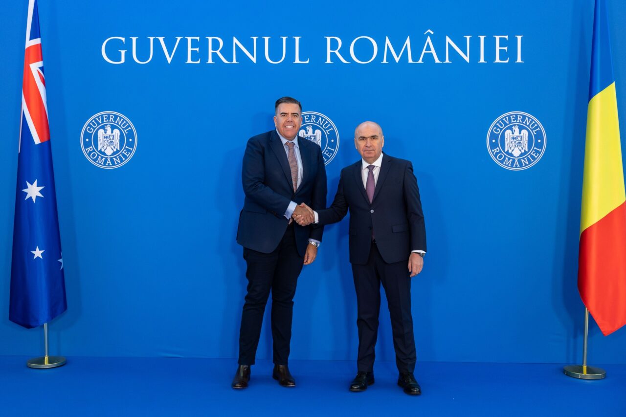 După Nicușor Dan, și Ilie Bolojan s-a văzut cu șeful Camerei Reprezentanților din AUSTRALIA. A fost prezentă inclusiv garda de onoare