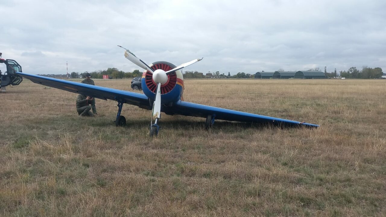 Momentul în care un avion militar de antrenament a fost aproape de PRĂBUȘIRE